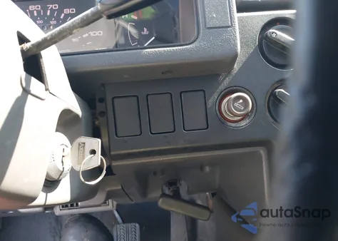 1993 Mazda B2200 Short Bed из США, поврежденный, VIN JM2UF1132P0370659